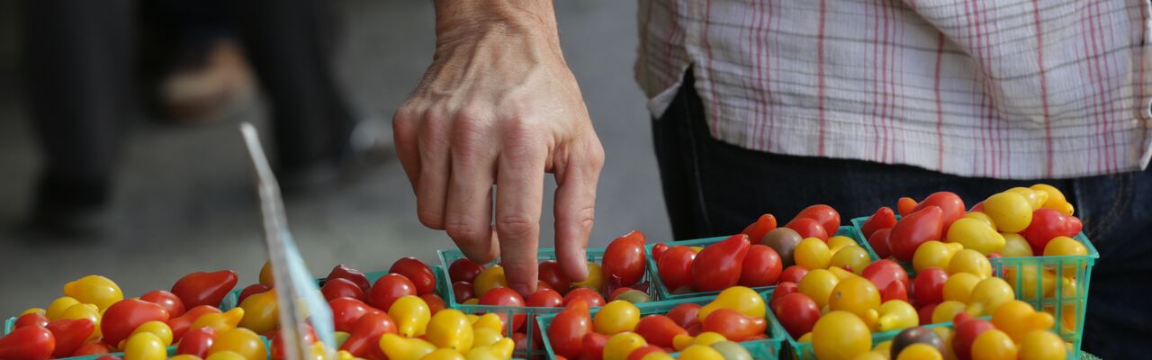 dog-friendly farmers markets in Los Angeles